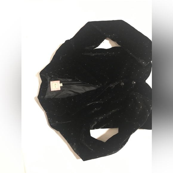 Woman’s black velvety blazer very soft - Picture 4 of 9